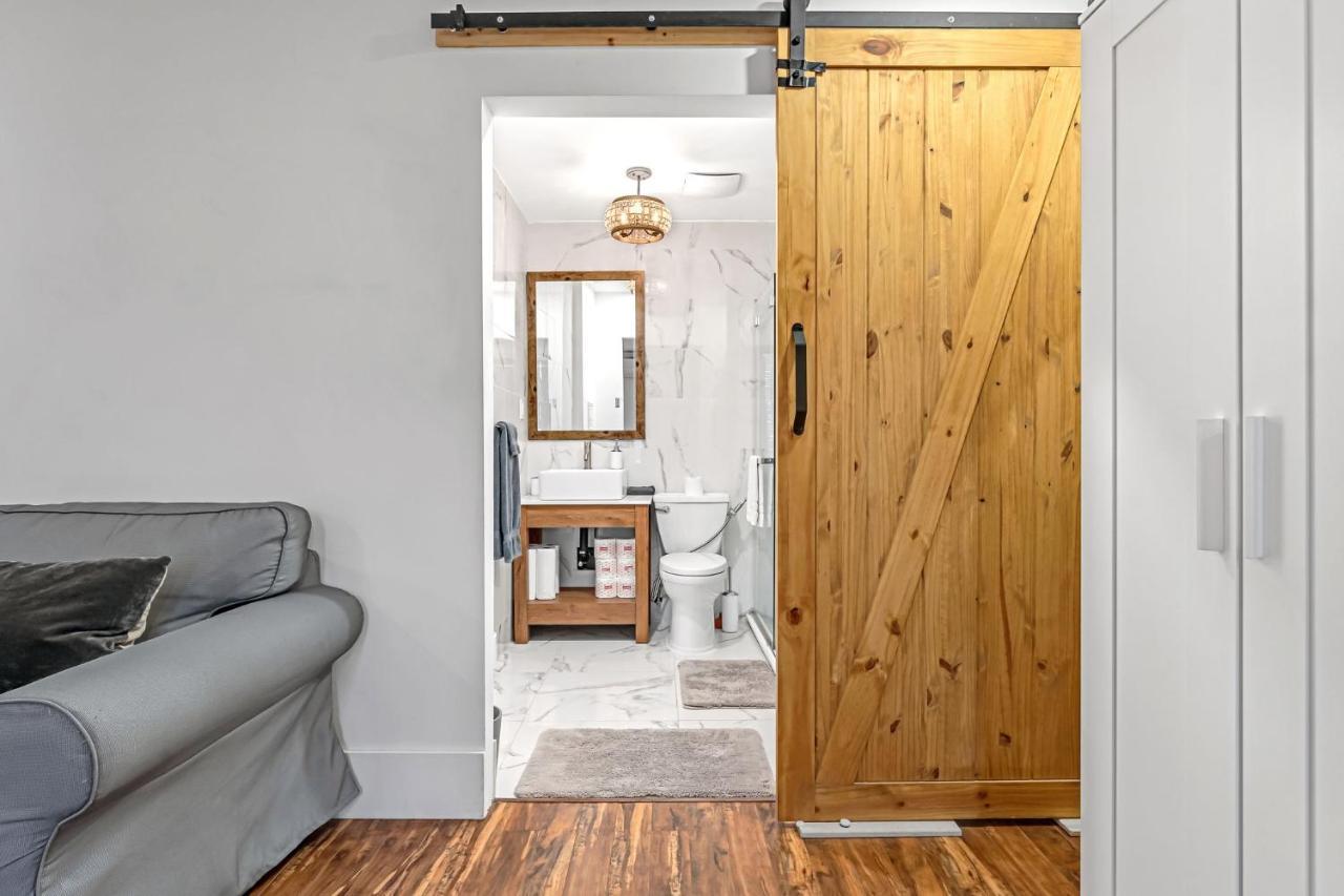 Amazing Fully Renovated Apartment On Queen St. 多伦多 外观 照片